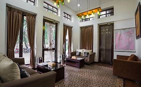Jambuluwuk Heritage Menteng Suites